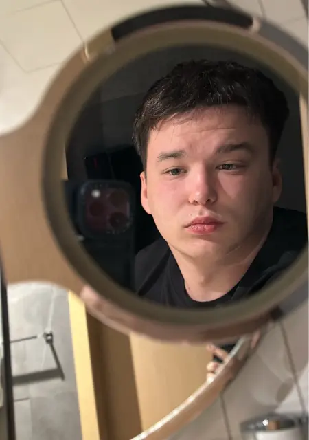 Олег из Дубая, мне 24, познакомлюсь для приятного времяпровождения