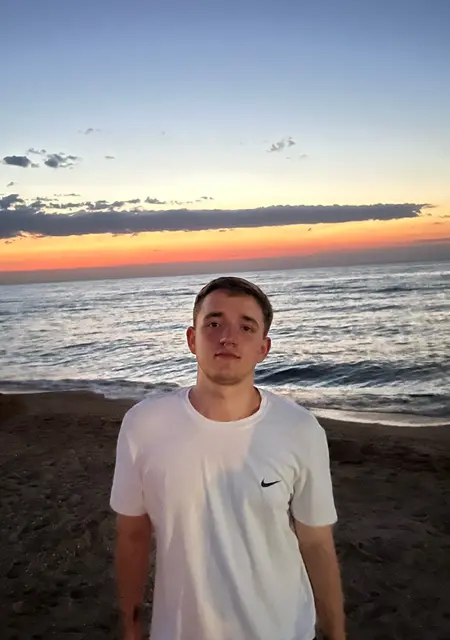 Никита з Донецька, мені 21 років, познайомлюсь для відкриті стосунки