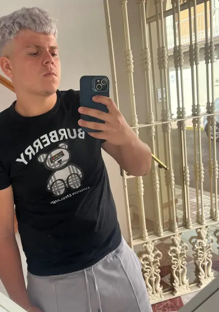 Soy Pablo Mihai, 19 años, conociéndome para relación sin ataduras en Marbella