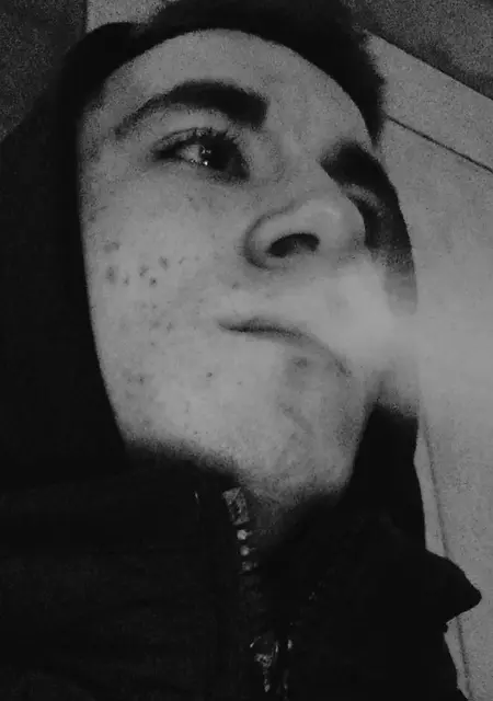 Я Димчик, 20, из Бобруйска, ищу знакомства на одну ночь