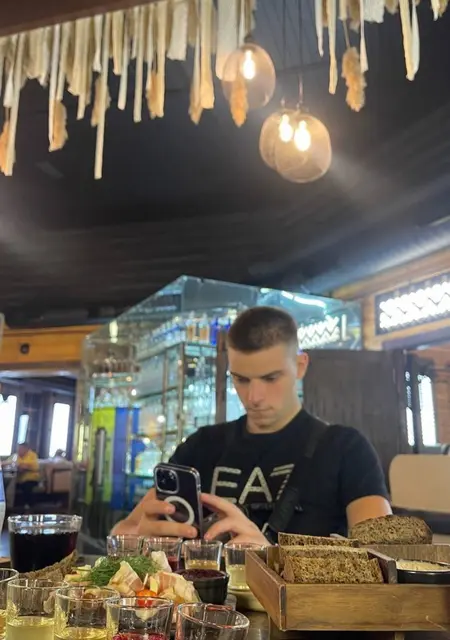 Артур из Черновцов, ищу на сайте знакомства на одну ночь