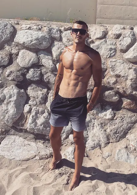 Soy Arnau, 31 años de Barcelona, busco conocer gente para relación sin ataduras