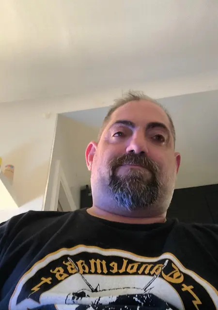 Soy Max, 45 años de Madrid, busco conocer gente para lío de una noche