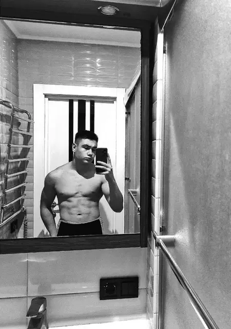 Я Андрій, 18 років, знайомлюсь на одну ніч у Львові