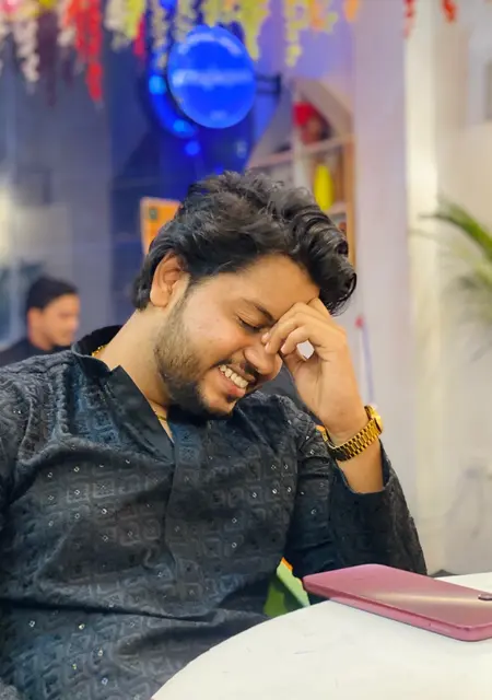 Deepanshu из Дели, мне 21, познакомлюсь без обязательств