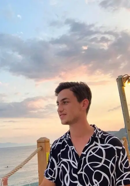 Я Mavi, 22, знакомлюсь в Стамбуле