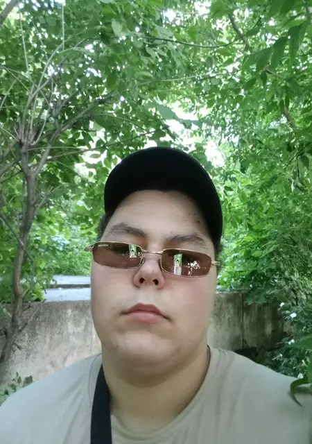 Михаил из Донецка, ищу на сайте знакомства на одну ночь