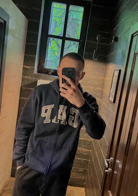 Я Саша, 21, из Львова, ищу знакомство для постоянных отношений