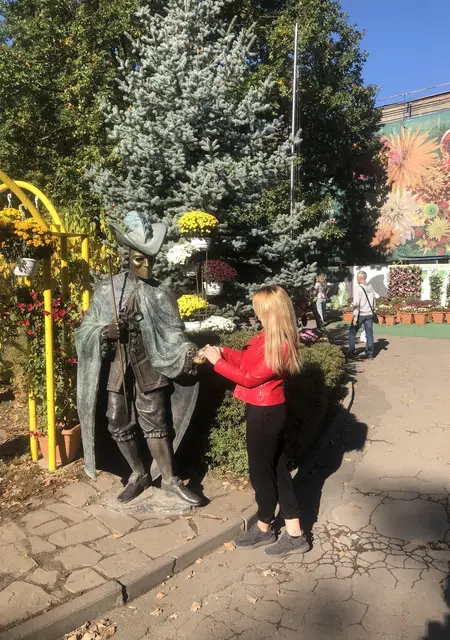 Я Алена, 31 років з Чугуїв, шукаю знайомства без зобов'язань