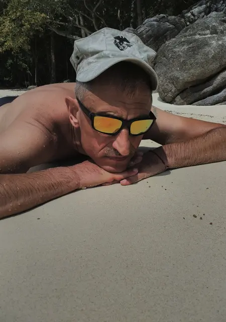 Константин из Минска, мне 56, познакомлюсь для приятного времяпровождения