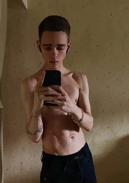 Я Дмитро, 21, знакомлюсь для вирта в Харькове