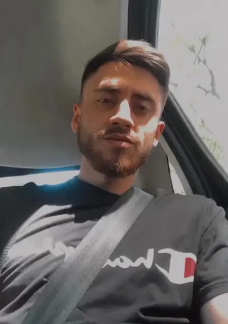 Soy Antonio, 23 años, conociéndome para relación sin ataduras en Sevilla