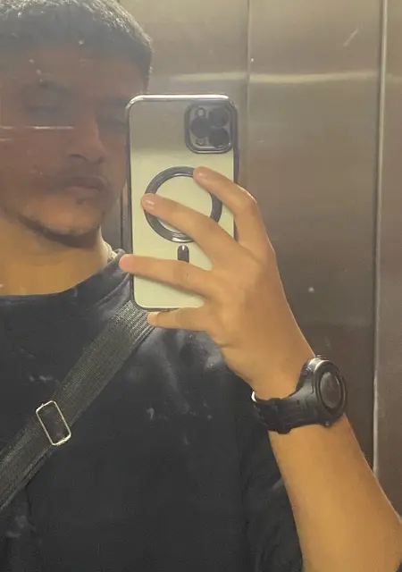 Soy Hassan, 18 años de Sabadell, busco conocer gente para chatear