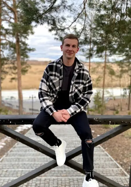 Я Виктор Пелевин, 25 років, знайомлюсь для постійних стосунків у Рівному