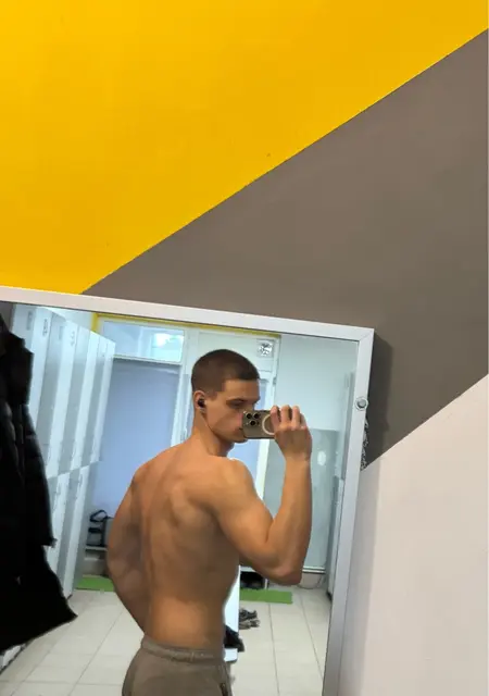 Роман з Львова, мені 19 років, познайомлюсь для відкриті стосунки