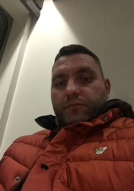 Я Geony, 42, знакомлюсь в Бухаресте