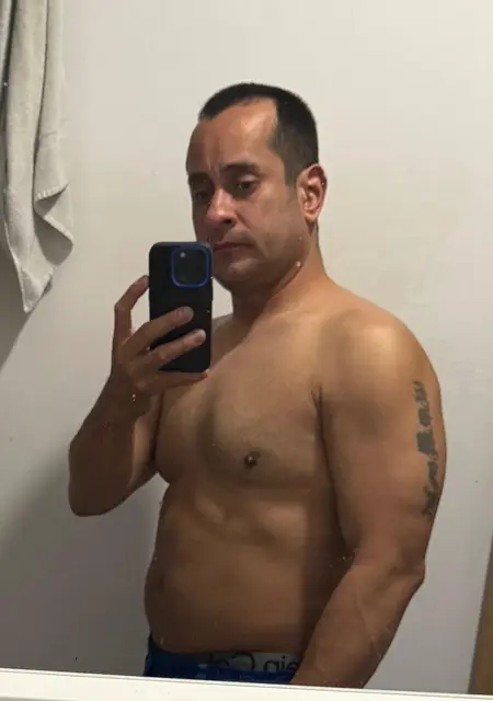 Soy Edwin, 43 años de Barcelona, busco conocer gente para relación sin ataduras