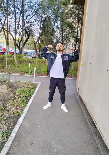 Я Andrei, 29, знакомлюсь без обязательств в Плоешти