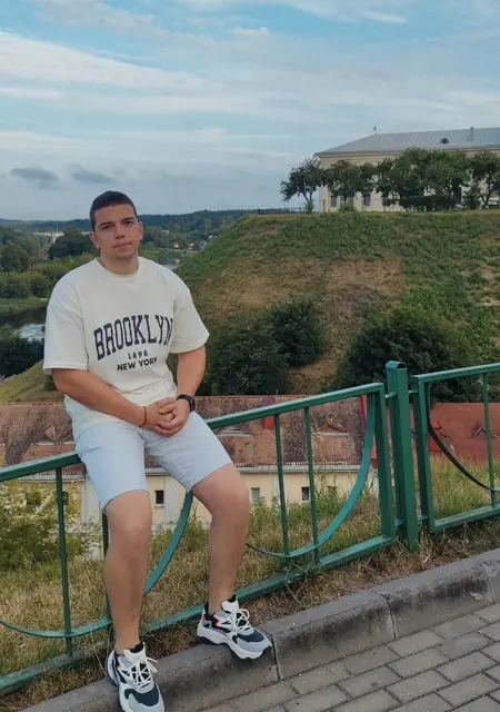 Я Михаил, 27, из Гомеля, ищу знакомство для совместных путешествий