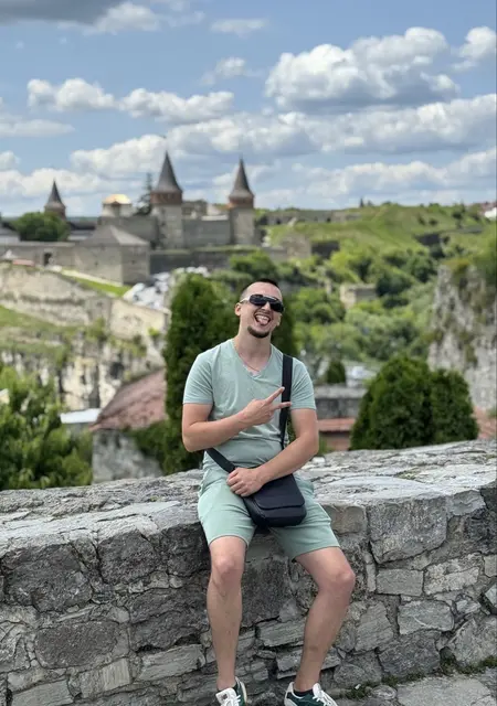 Я Александр, 25 років з Ужгород, шукаю знайомство для дружбы