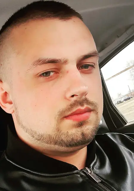 Я Максим, 32, из Берёзы, ищу знакомства на одну ночь