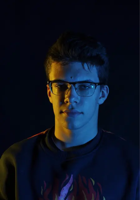 Я Михайло, 18, из Львова, ищу знакомства без обязательств