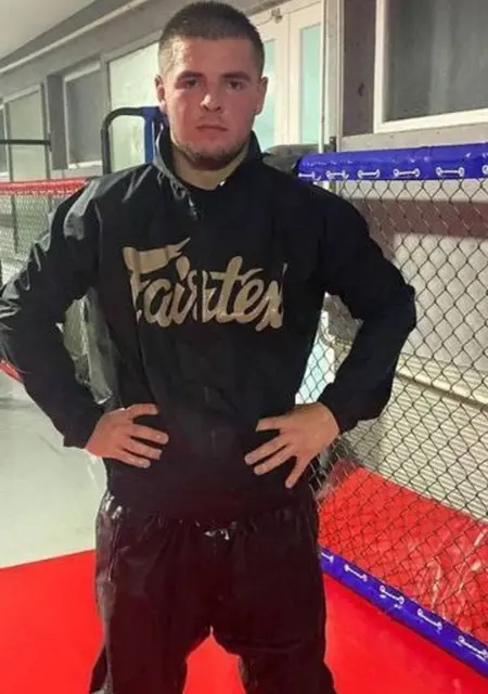 Я Алексей, 20 років, знайомлюсь без зобов'язань у Миколаєві