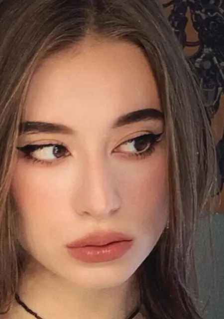 Soy Anna, 42 años de Valencia, busco conocer gente para relación a largo plazo