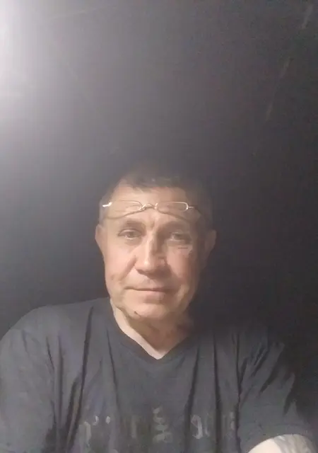 Я Юрий, 55, из Черновцов, ищу знакомство для приятного времяпровождения