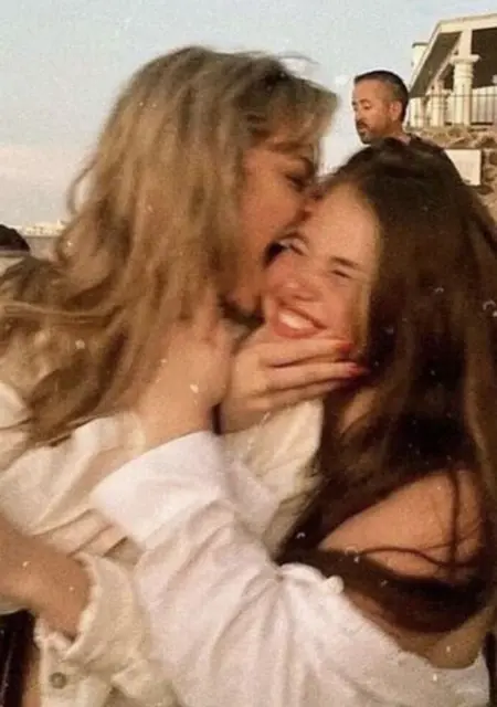 Я Laura, 21, знакомлюсь в Риме