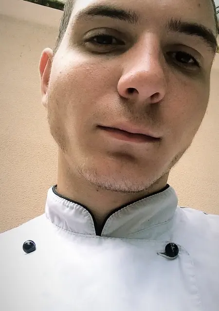 Я Макс, 24 років з Умани, шукаю знайомства без зобов'язань