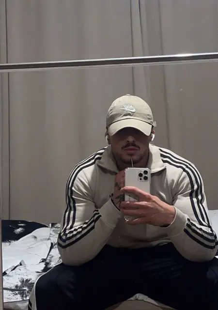 Я Bogdan, 23, из Цюриха, ищу знакомства на одну ночь