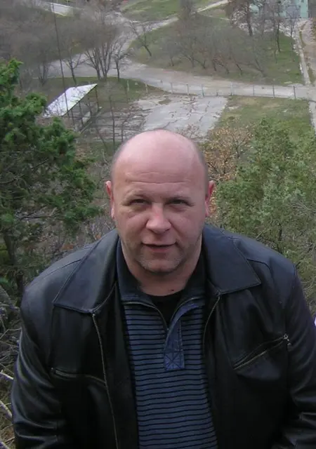 Я Олег, 57 років з Одеси, шукаю знайомства на одну ніч