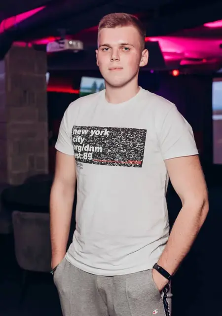 Denis из Черновцов, мне 25, познакомлюсь для дружбы