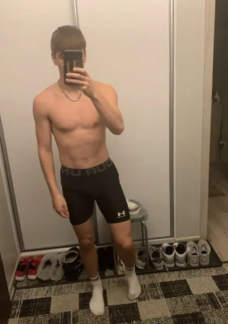 Я Marek, 20, знакомлюсь для общения в Суонси