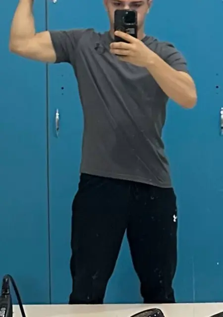 Кирилл з Києва, мені 20 років, познайомлюсь для вірт