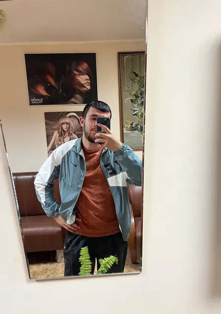 Неъмат из Брюсселя, ищу на сайте общение