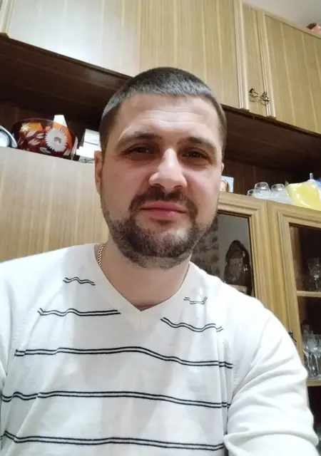 Я Александр, 36, из Калинковичей, ищу знакомства без обязательств