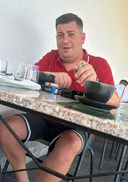 Alex из Бая-Маре, ищу на сайте знакомства на одну ночь