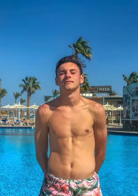 Yaroslav de Chiclana, tengo 23 años, listo para conocer para chatear