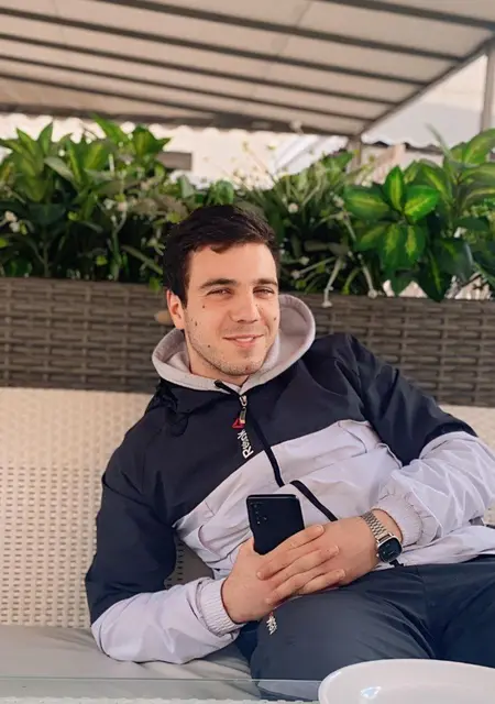 Vahan из Еревана, мне 23, познакомлюсь на одну ночь