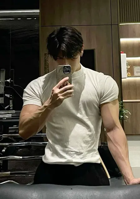 Я Ваня, 24, из Сум, ищу знакомства на одну ночь