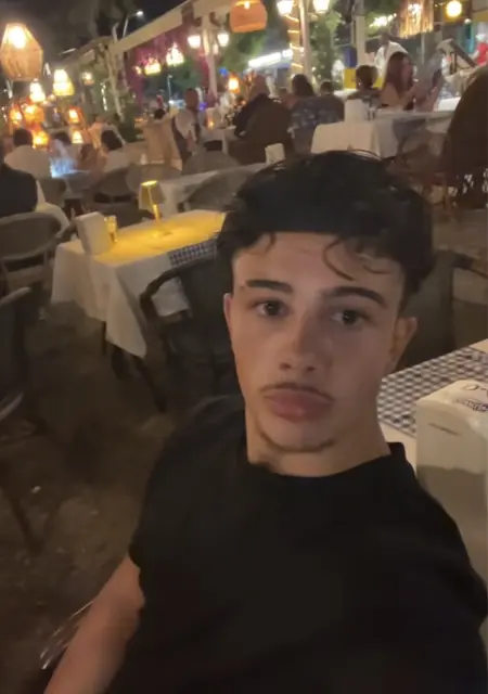 Я Petros, 25, из Ландсхута, ищу знакомства на одну ночь