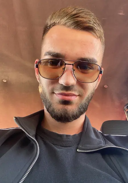 Ілля из Ровно, мне 24, познакомлюсь для приятного времяпровождения