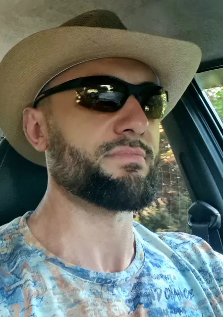 Евгений из Макеевки, ищу на сайте знакомства на одну ночь