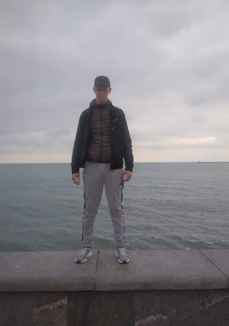 Я Кирилл, 20, из Бердянска, ищу знакомства без обязательств