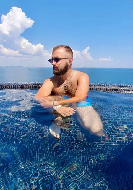 Я Илья, 27 років з Одеси, шукаю знайомство для приємного проведення часу