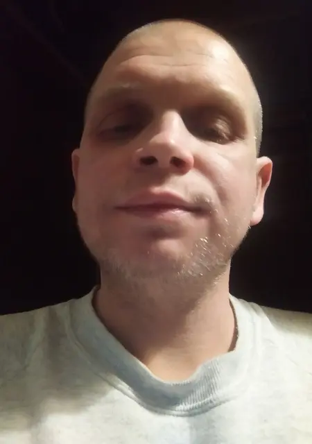 Я Артем, 42 років з Львова, шукаю знайомства на одну ніч