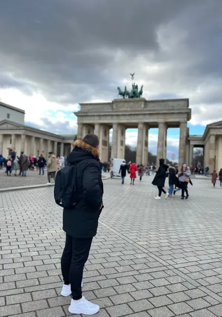 Назар из Познани, мне 28, познакомлюсь для приятного времяпровождения