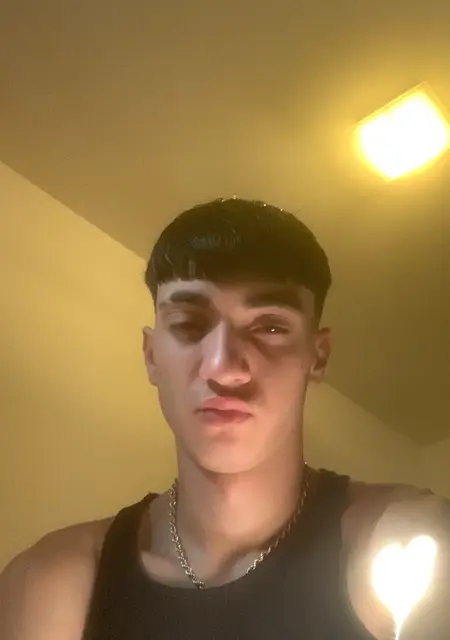 Andrea из Рима, мне 19, познакомлюсь для дружбы